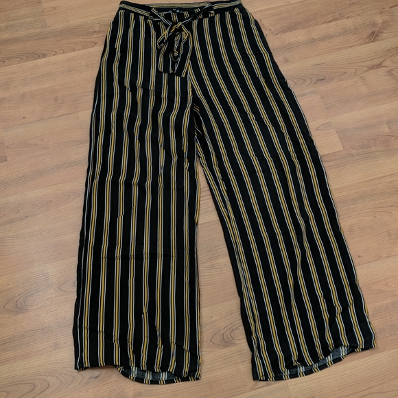 Black and yellow stripe wide leg pants. - Picture 1 of 2
